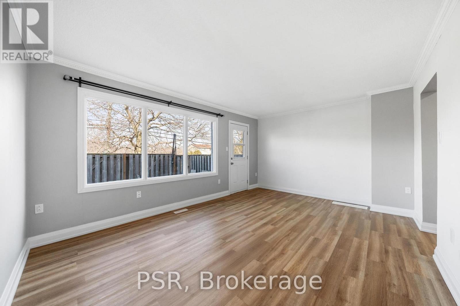 Photo 15 of 17 10 Angus Road, Hamilton ON