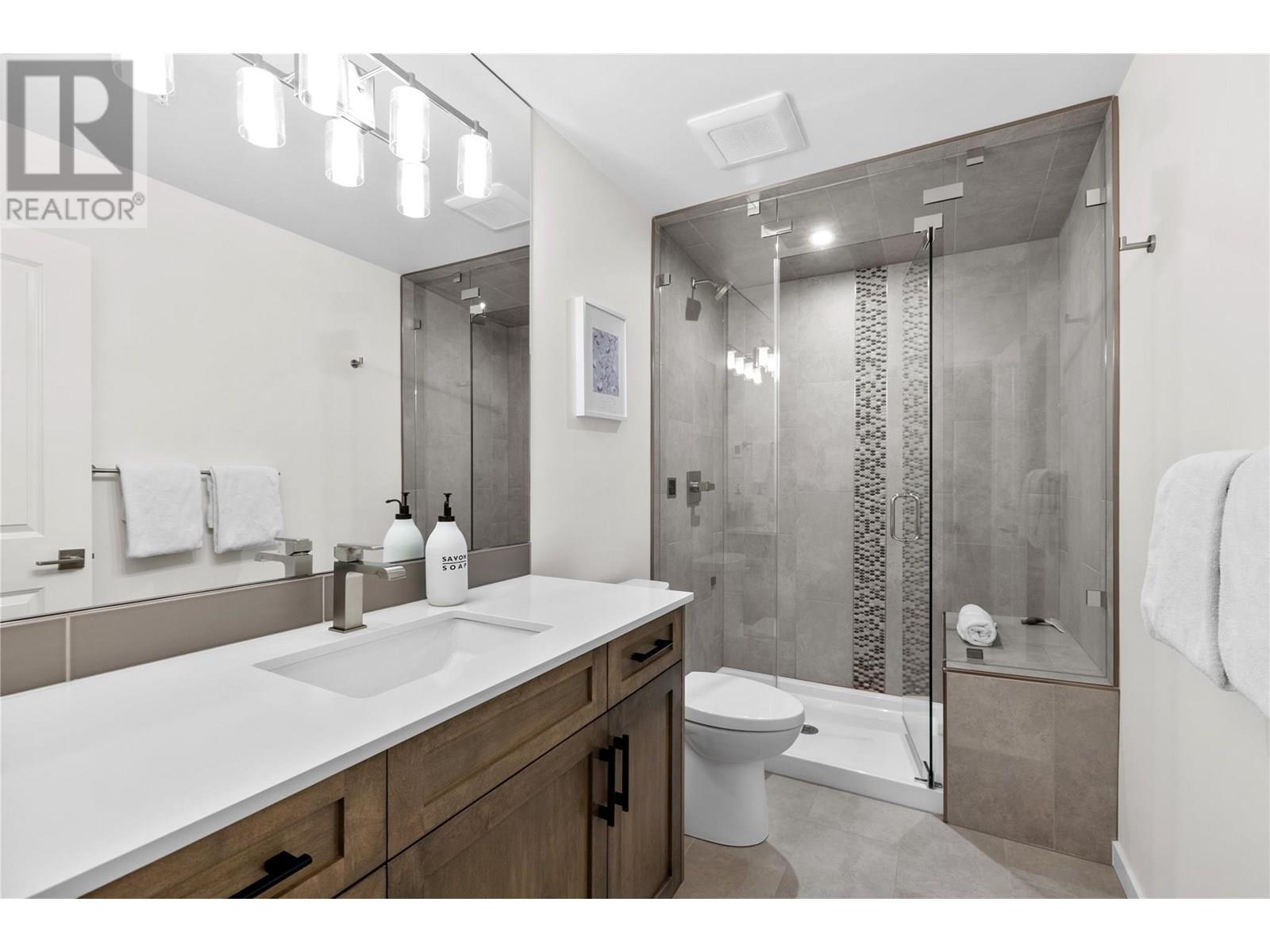 2D 5075 Snowbird Way, Big White