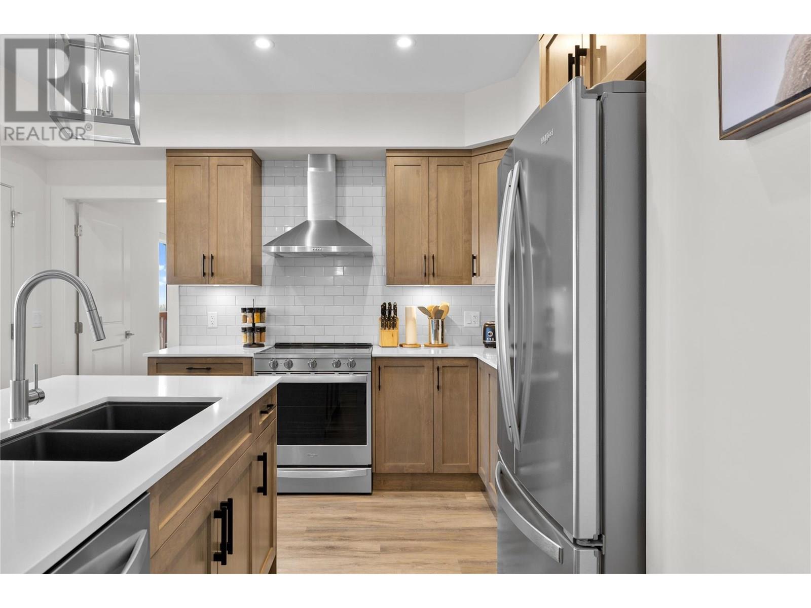 2D 5075 Snowbird Way, Big White