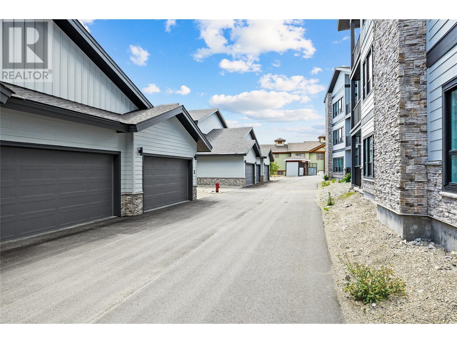 2D 5075 Snowbird Way, Big White