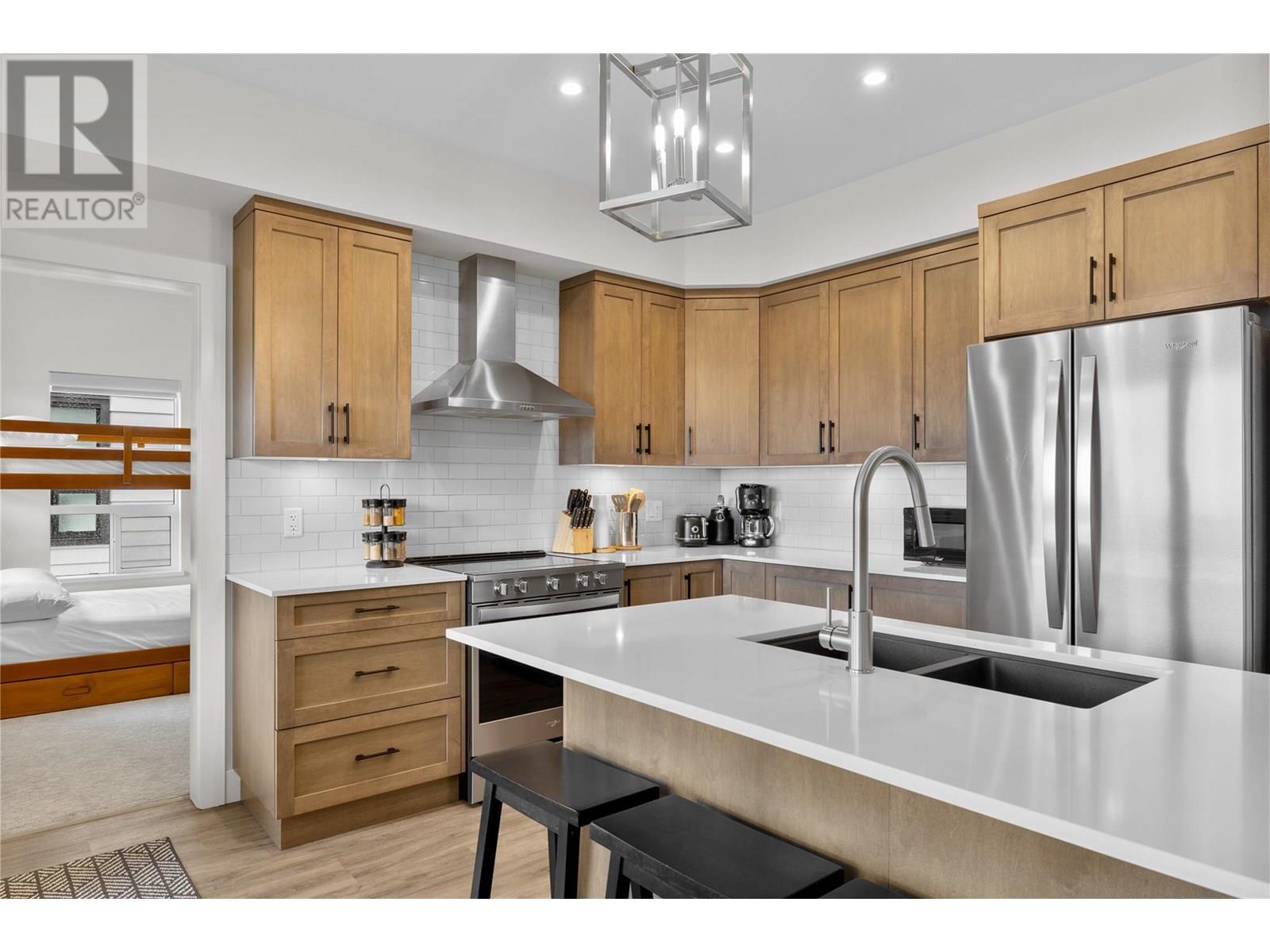 2D 5075 Snowbird Way, Big White
