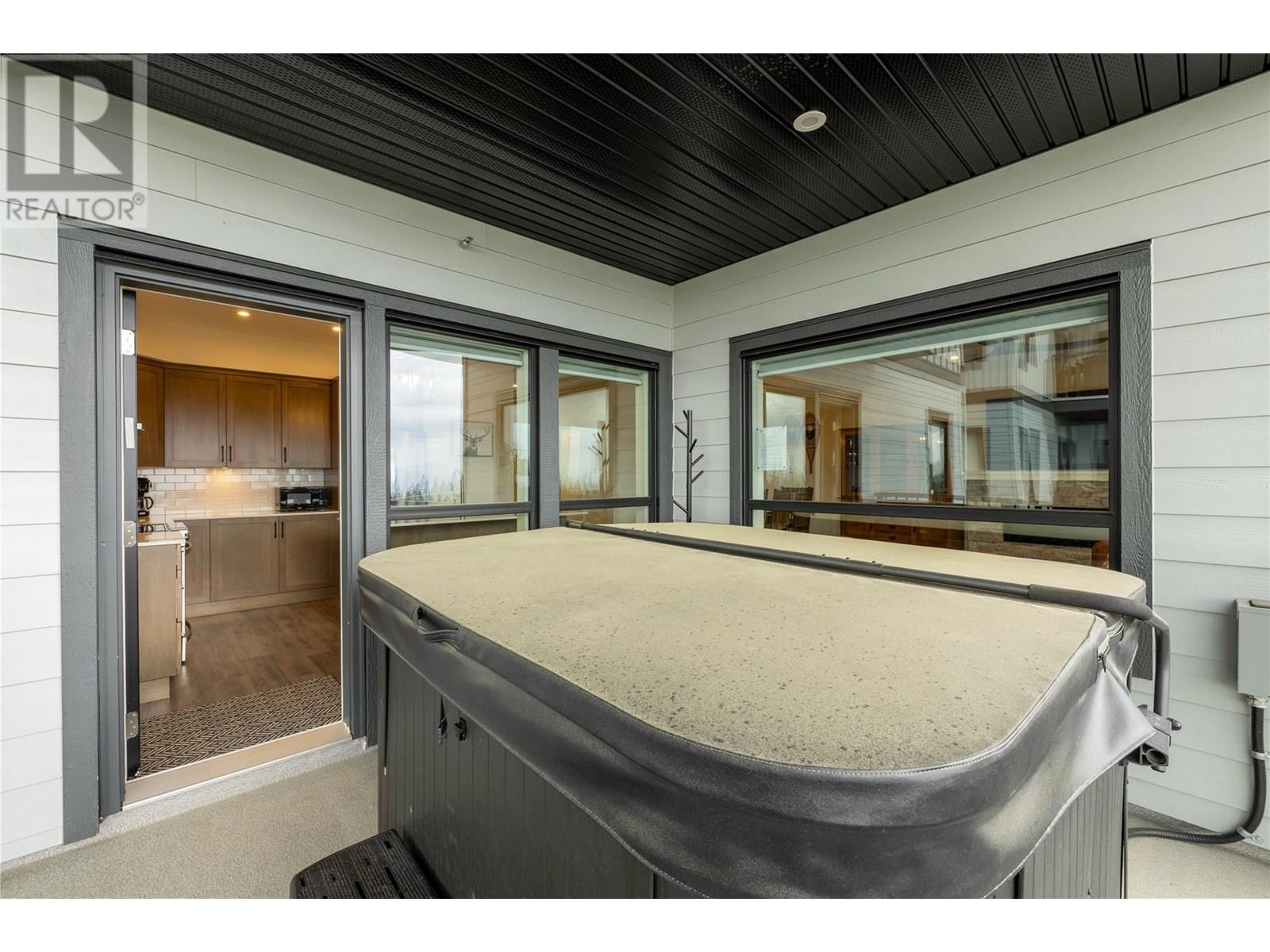 2D 5075 Snowbird Way, Big White