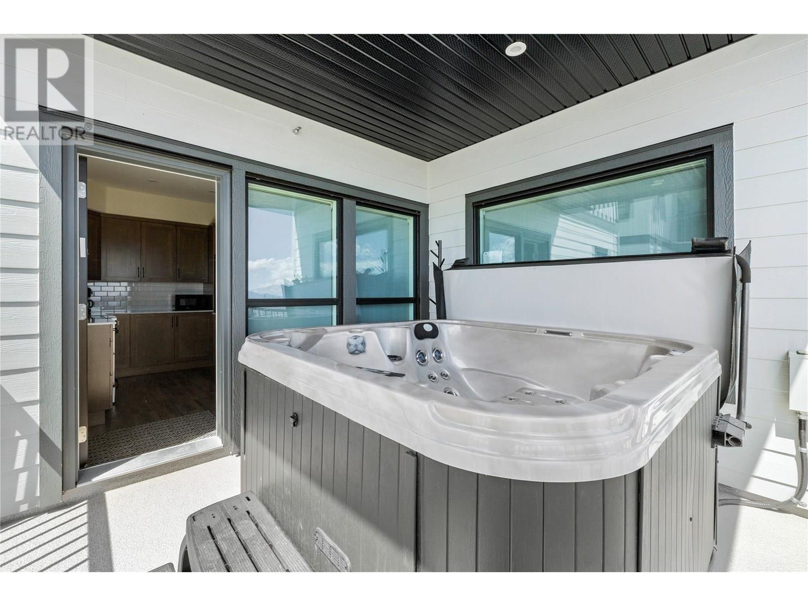 2D 5075 Snowbird Way, Big White