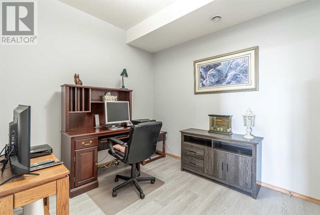 Single Family House for Sale in   Everstone Drive SW Evergreen Calgary 