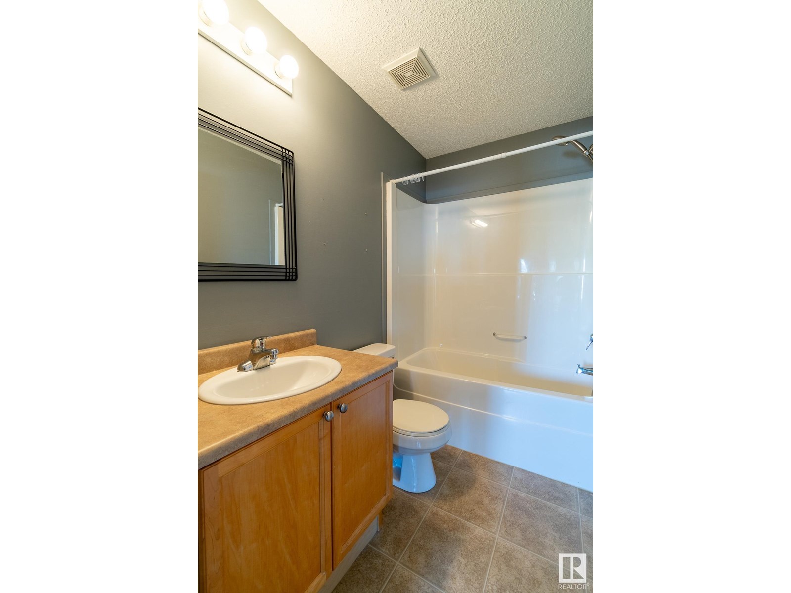 Photo 19 of 118 16807 100 Av Nw, Edmonton AB