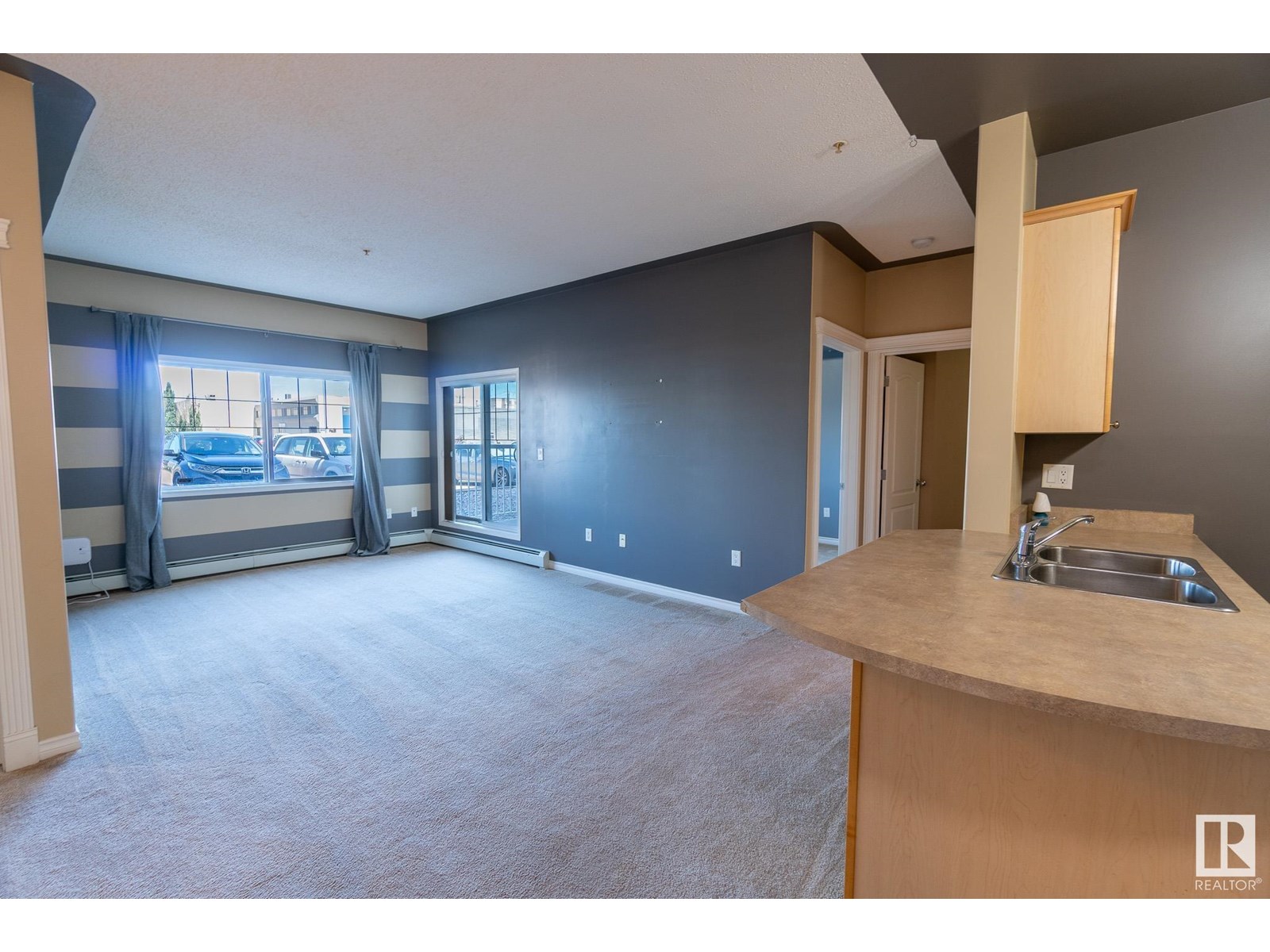 Photo 2 of 118 16807 100 Av Nw, Edmonton AB