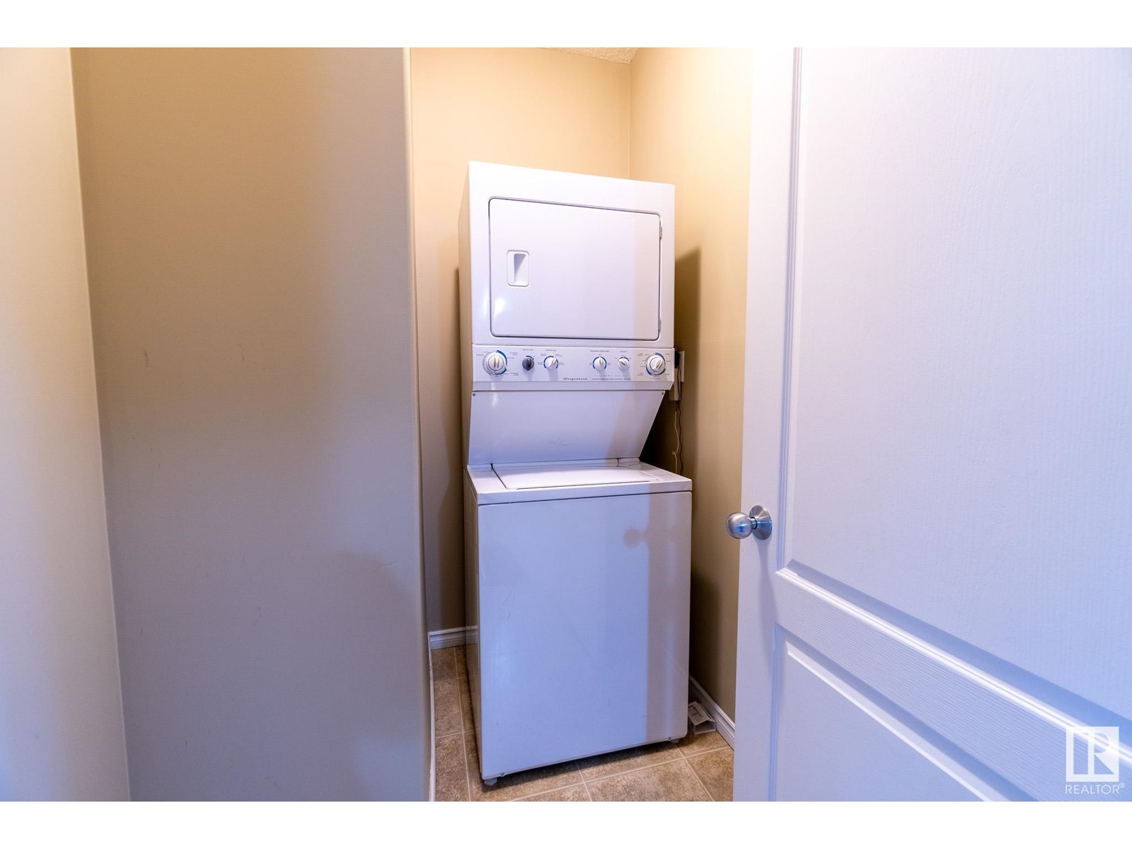 Photo 22 of 118 16807 100 Av Nw, Edmonton AB