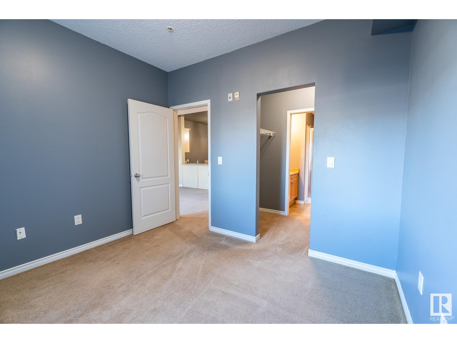 Photo 3 of 118 16807 100 Av Nw, Edmonton AB