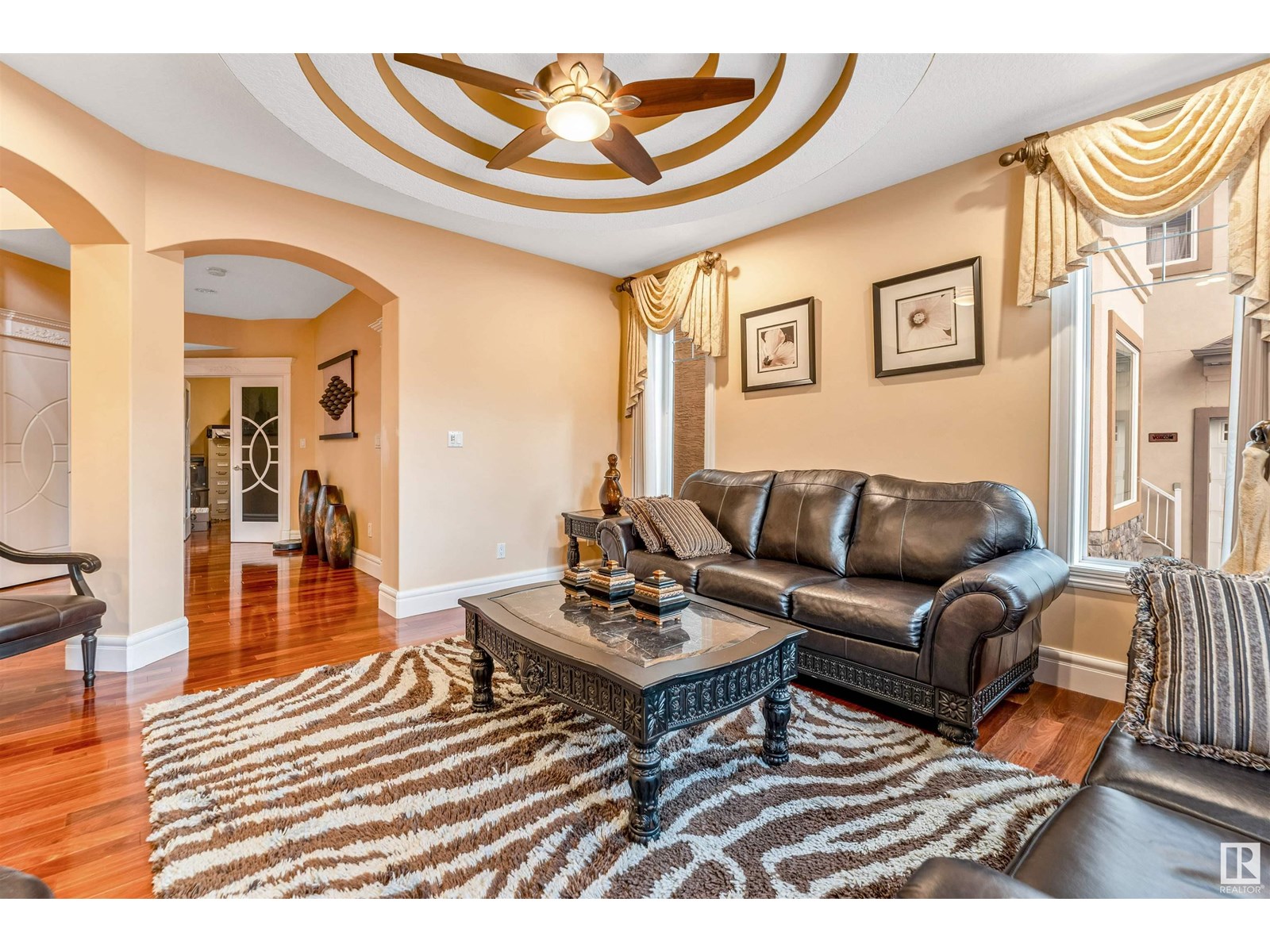 Photo 10 of 6807 18 Av Sw, Edmonton AB