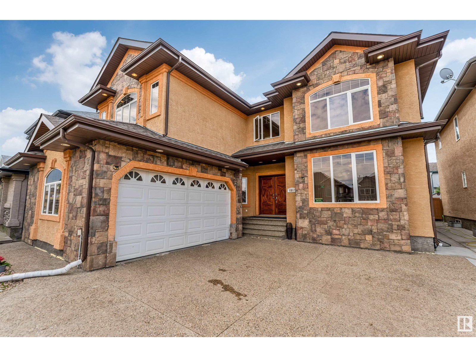 Photo 2 of 6807 18 Av Sw, Edmonton AB