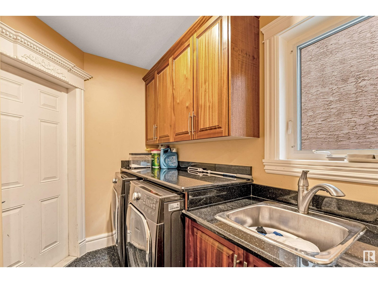 Photo 31 of 6807 18 Av Sw, Edmonton AB