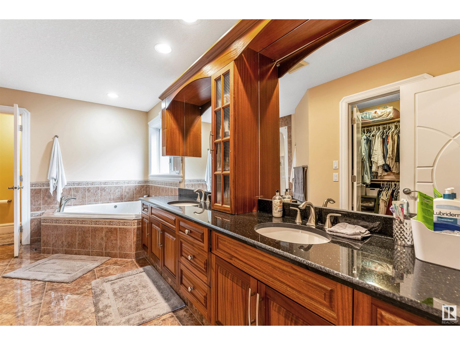 Photo 47 of 6807 18 Av Sw, Edmonton AB