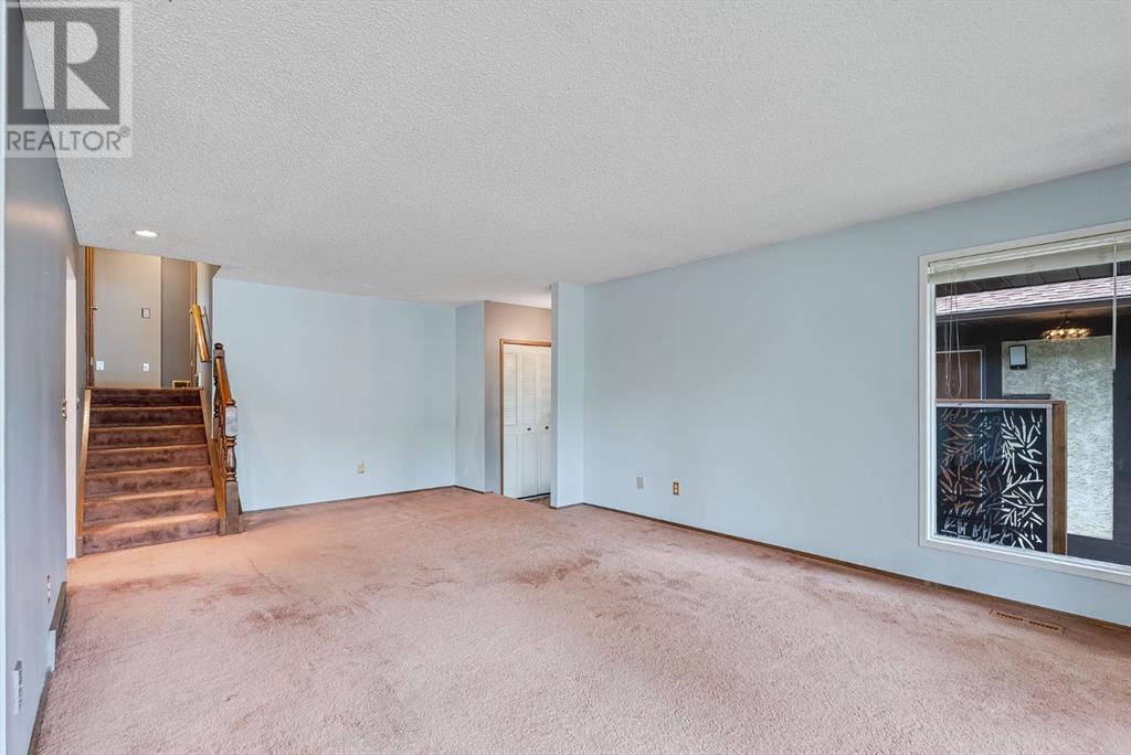 Single Family House 4 Level for Sale in  Edgeford Road NW Edgemont Calgary 