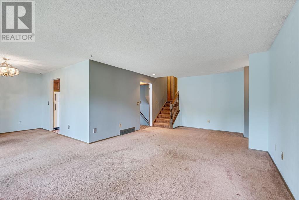 Single Family House 4 Level for Sale in  Edgeford Road NW Edgemont Calgary 