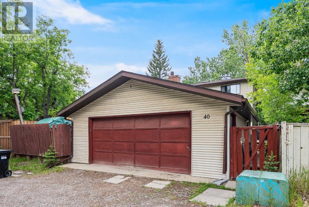 Single Family House 4 Level for Sale in  Edgeford Road NW Edgemont Calgary 