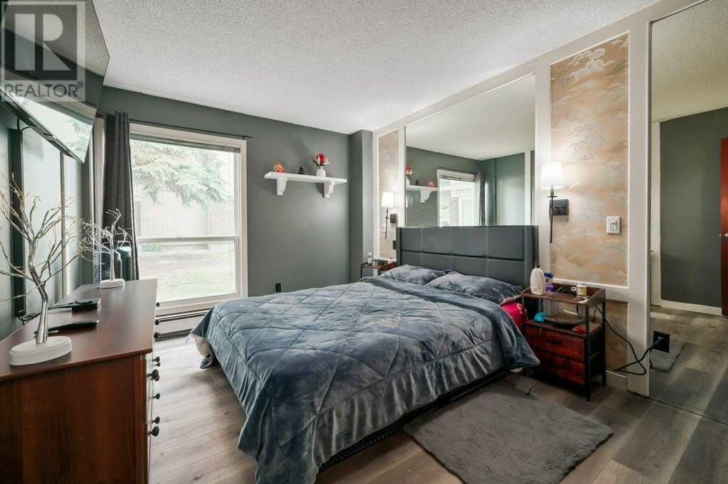 Single Family House for Sale in   Midridge Drive SE Midnapore Calgary 