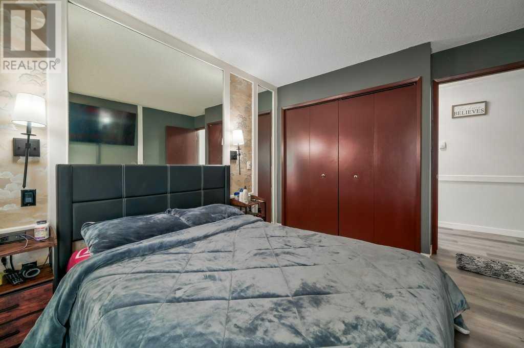 Single Family House for Sale in   Midridge Drive SE Midnapore Calgary 