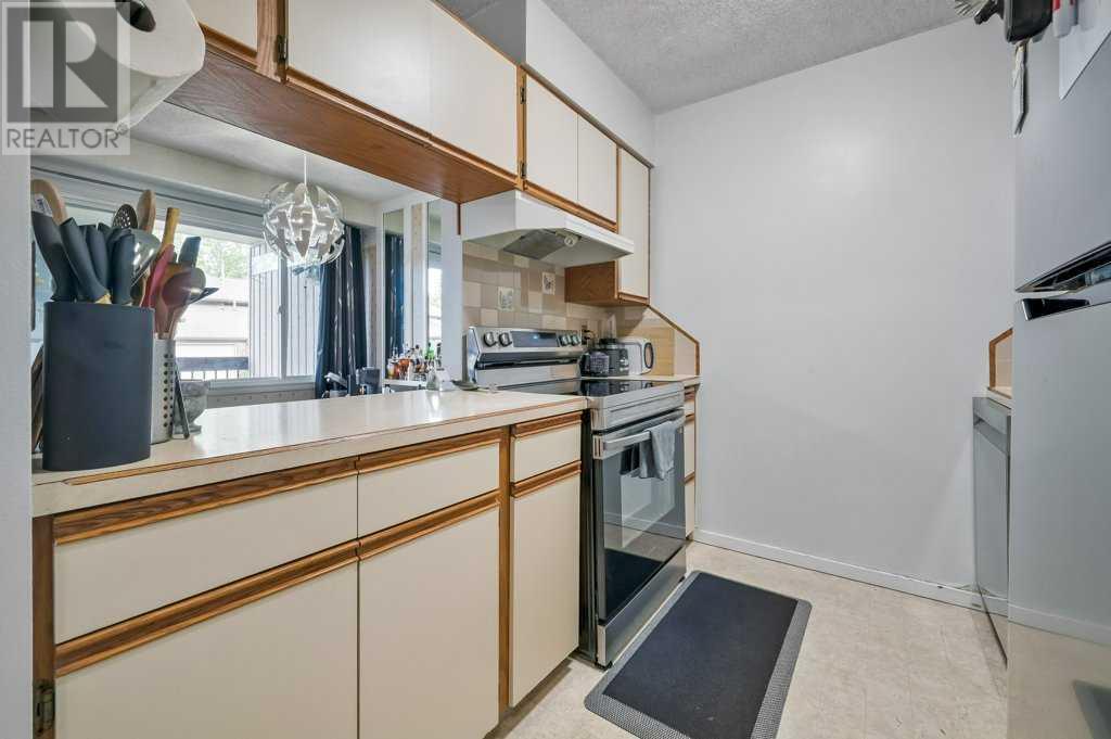 Single Family House for Sale in   Midridge Drive SE Midnapore Calgary 