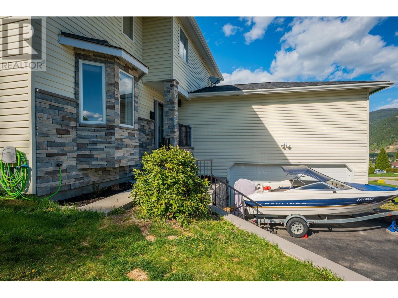 3410 Windsor Place, Castlegar