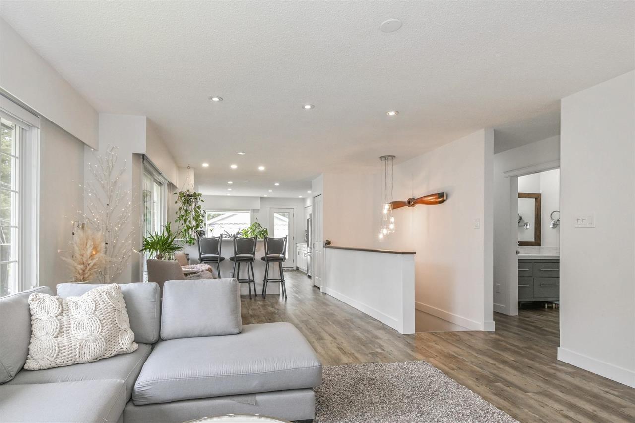 Photo 4 of 20334 38 A Avenue, Langley BC