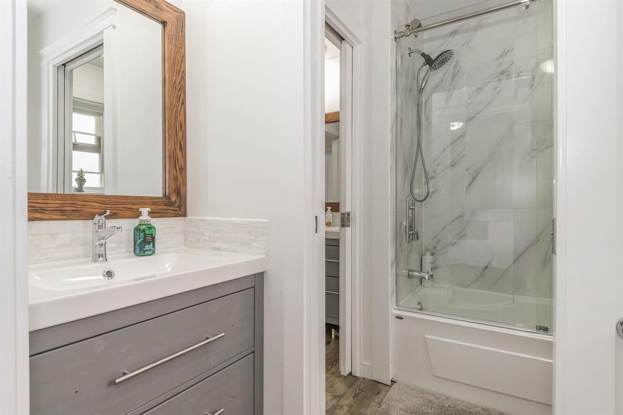 Photo 11 of 20334 38 A Avenue, Langley BC