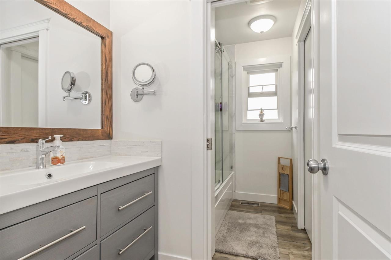 Photo 14 of 20334 38 A Avenue, Langley BC
