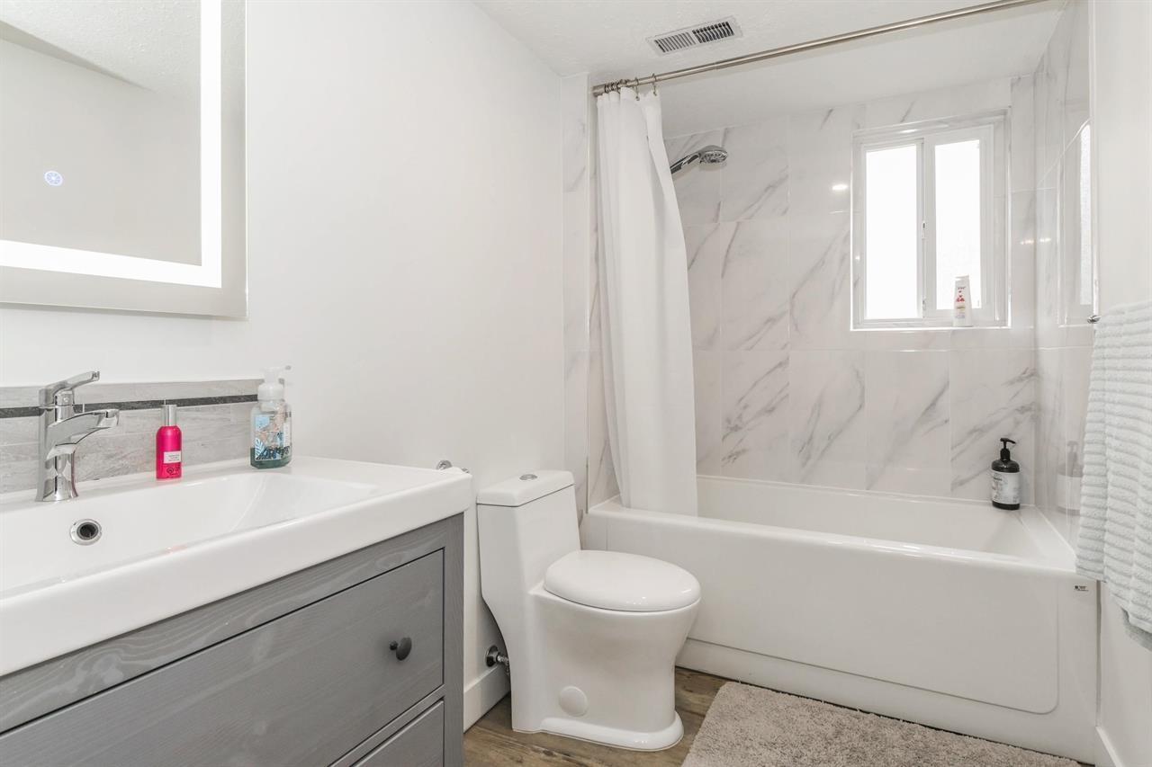 Photo 21 of 20334 38 A Avenue, Langley BC