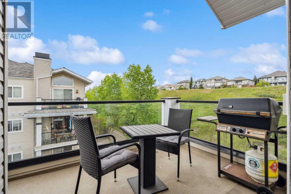Single Family House for Sale in   Rocky Vista Park NW Rocky Ridge Calgary 