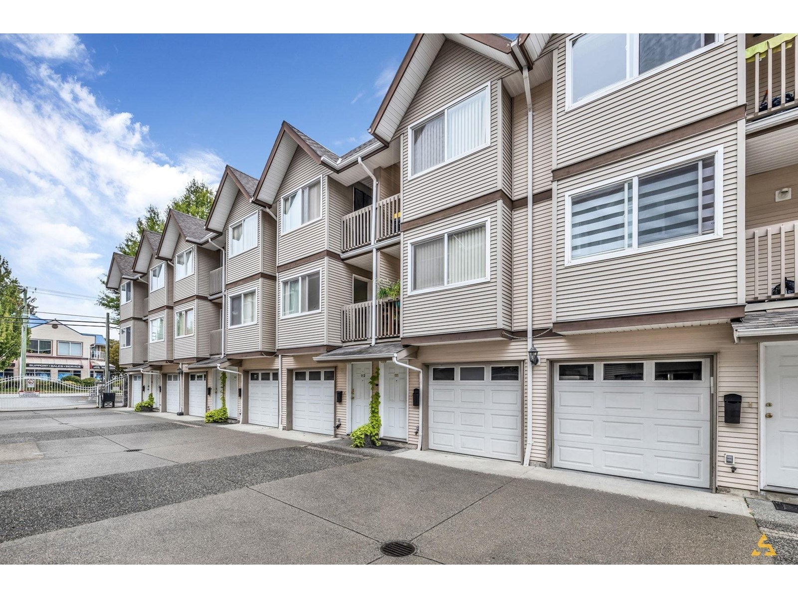 Photo 2 of 112 19700 56 Avenue, Langley BC