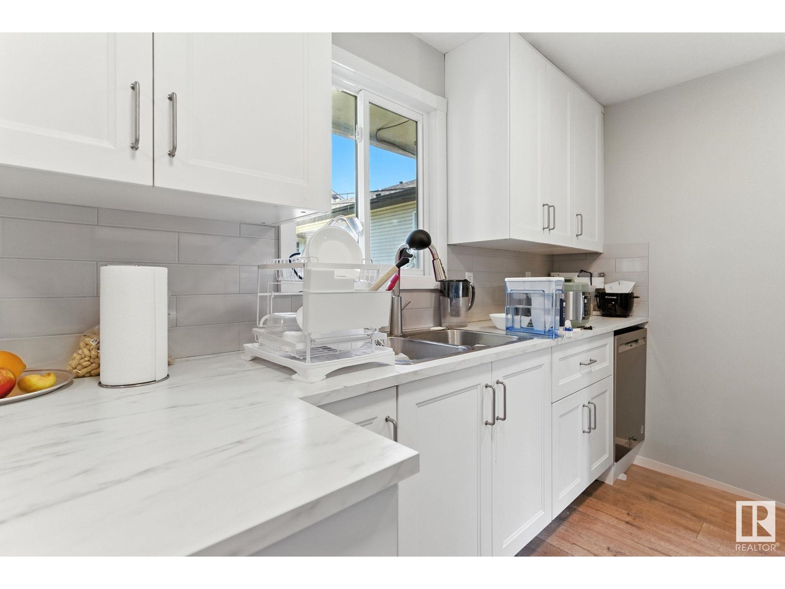 Photo 3 of 10505 154 St Nw, Edmonton AB