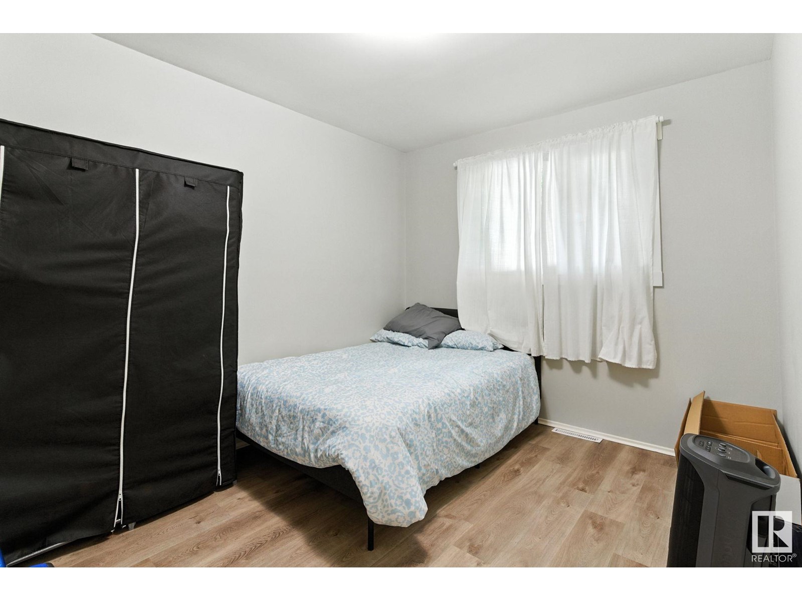 Photo 6 of 10505 154 St Nw, Edmonton AB