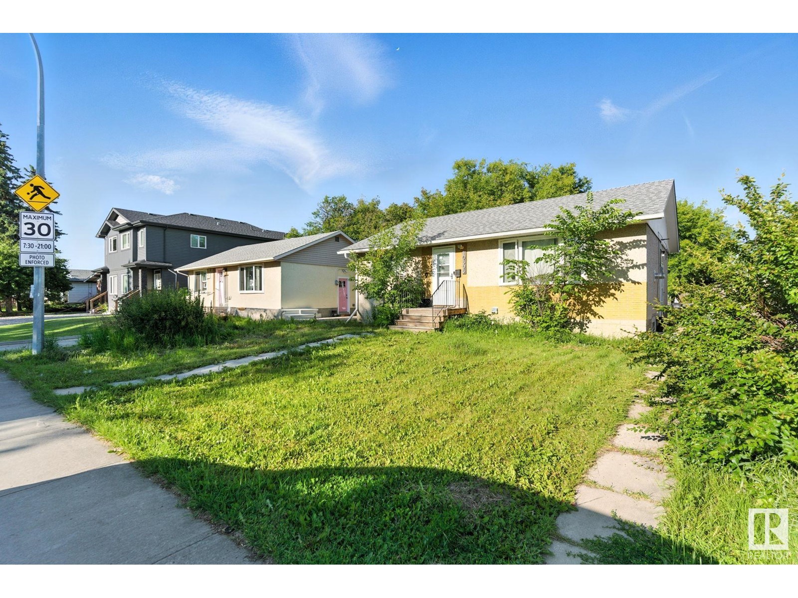 Photo 19 of 10505 154 St Nw, Edmonton AB