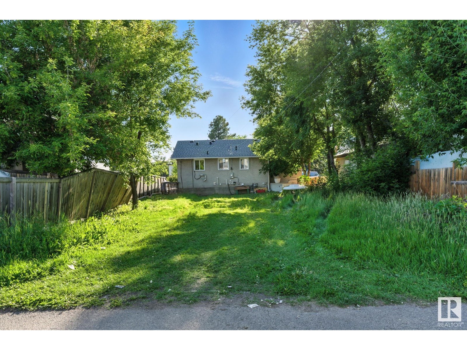 Photo 17 of 10505 154 St Nw, Edmonton AB
