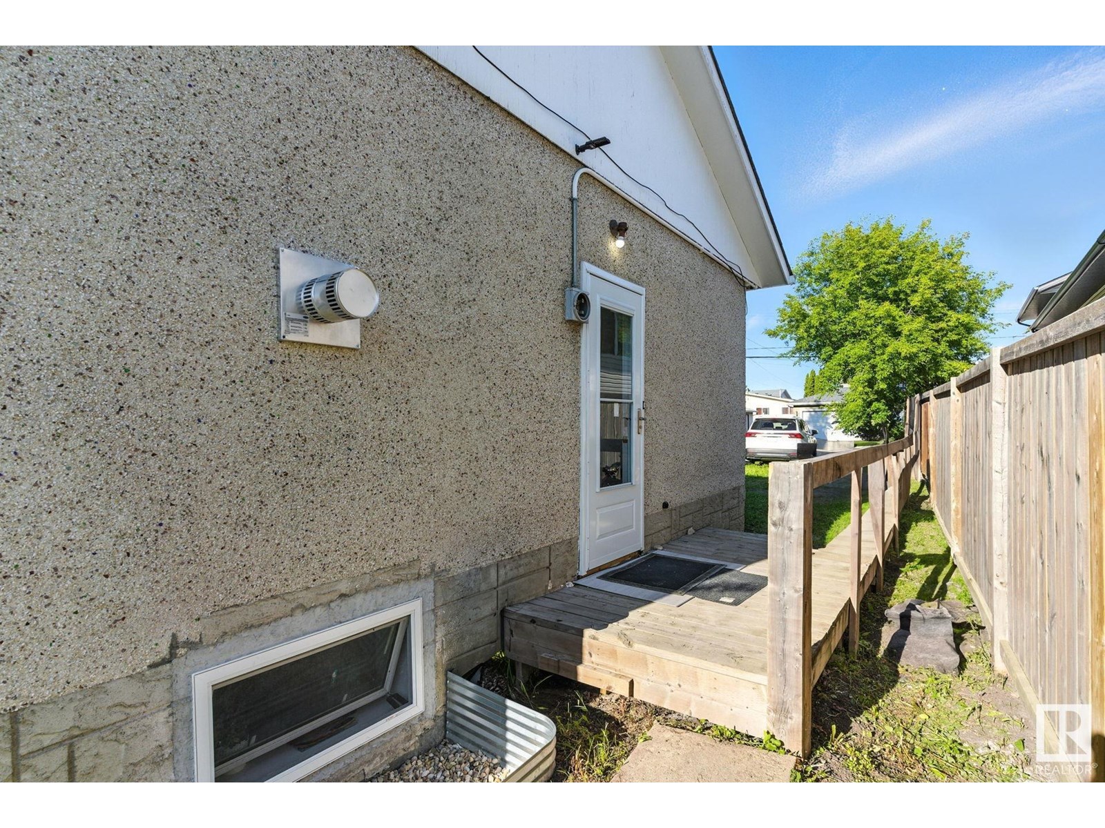 Photo 14 of 10505 154 St Nw, Edmonton AB