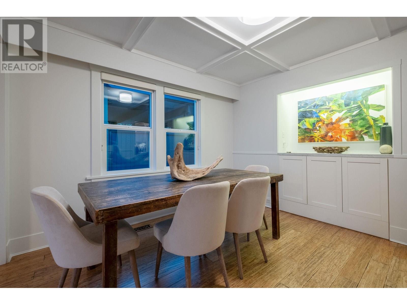 3260 TRAVERS AVENUE, West Vancouver