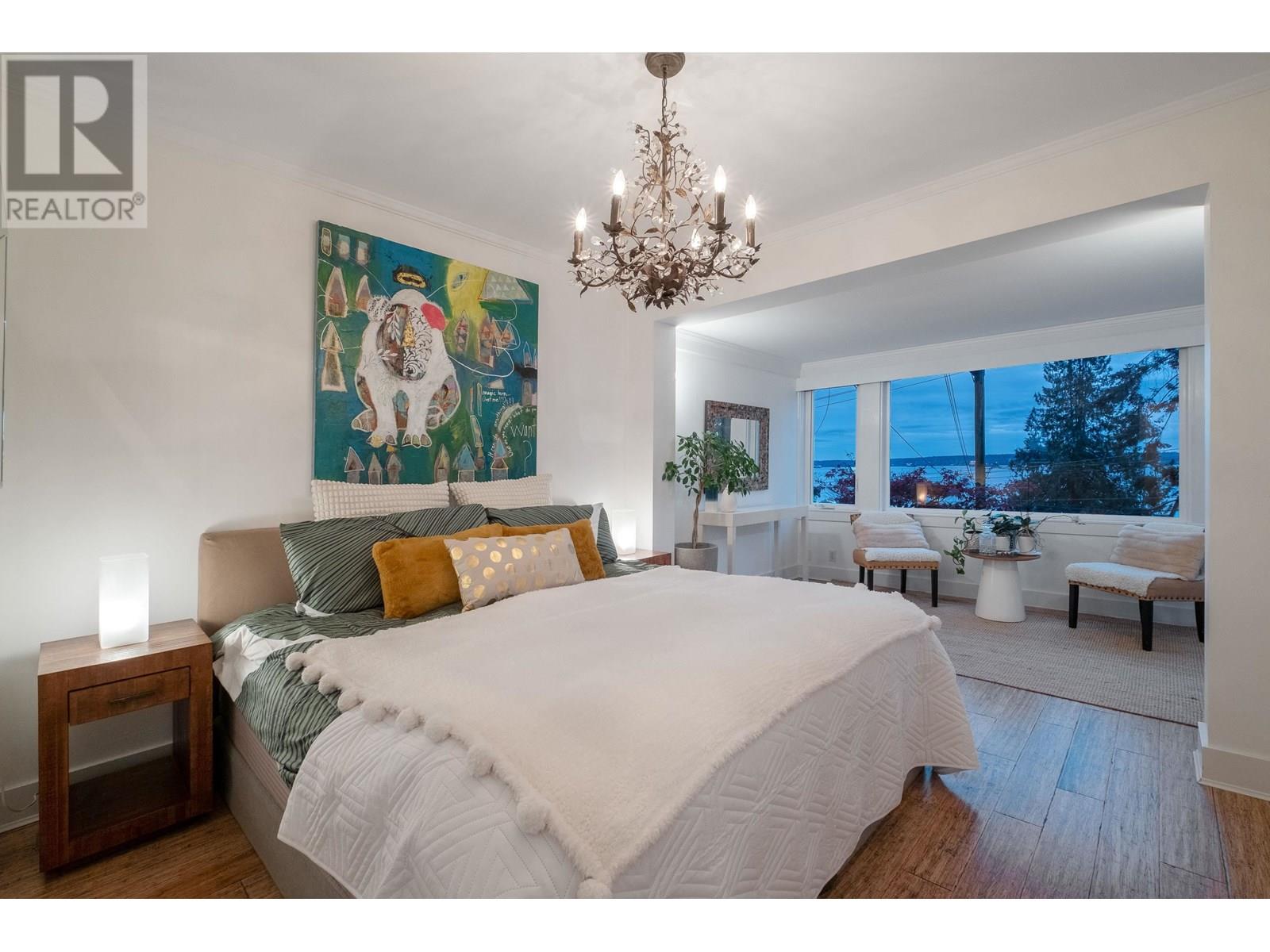 3260 TRAVERS AVENUE, West Vancouver