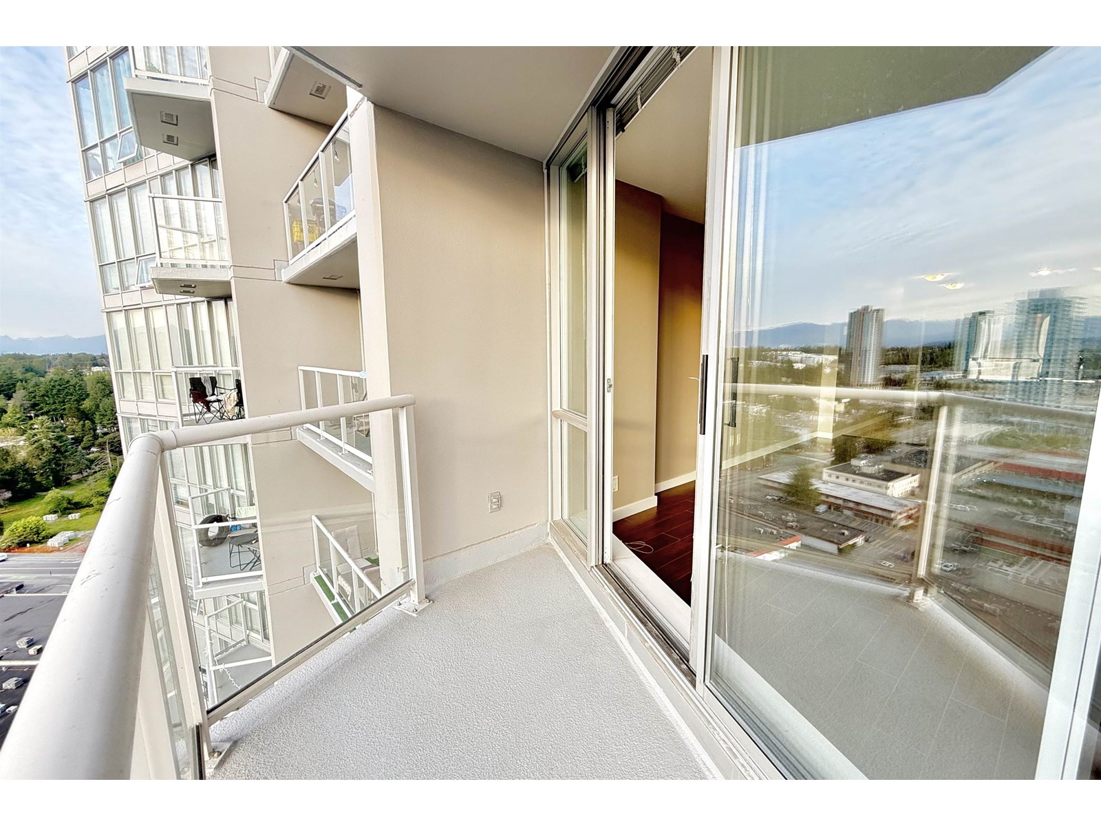 Photo 9 of 2202 13618 100 Avenue, Surrey BC