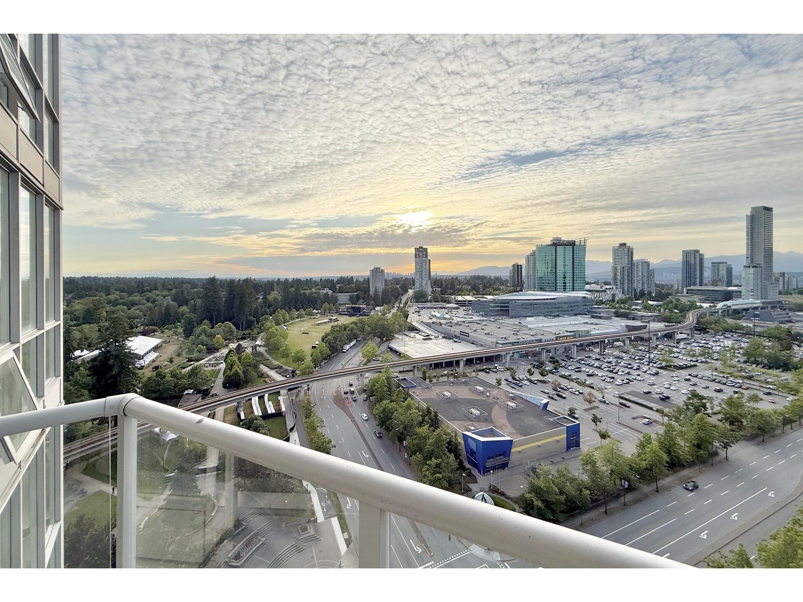 Photo 6 of 2202 13618 100 Avenue, Surrey BC