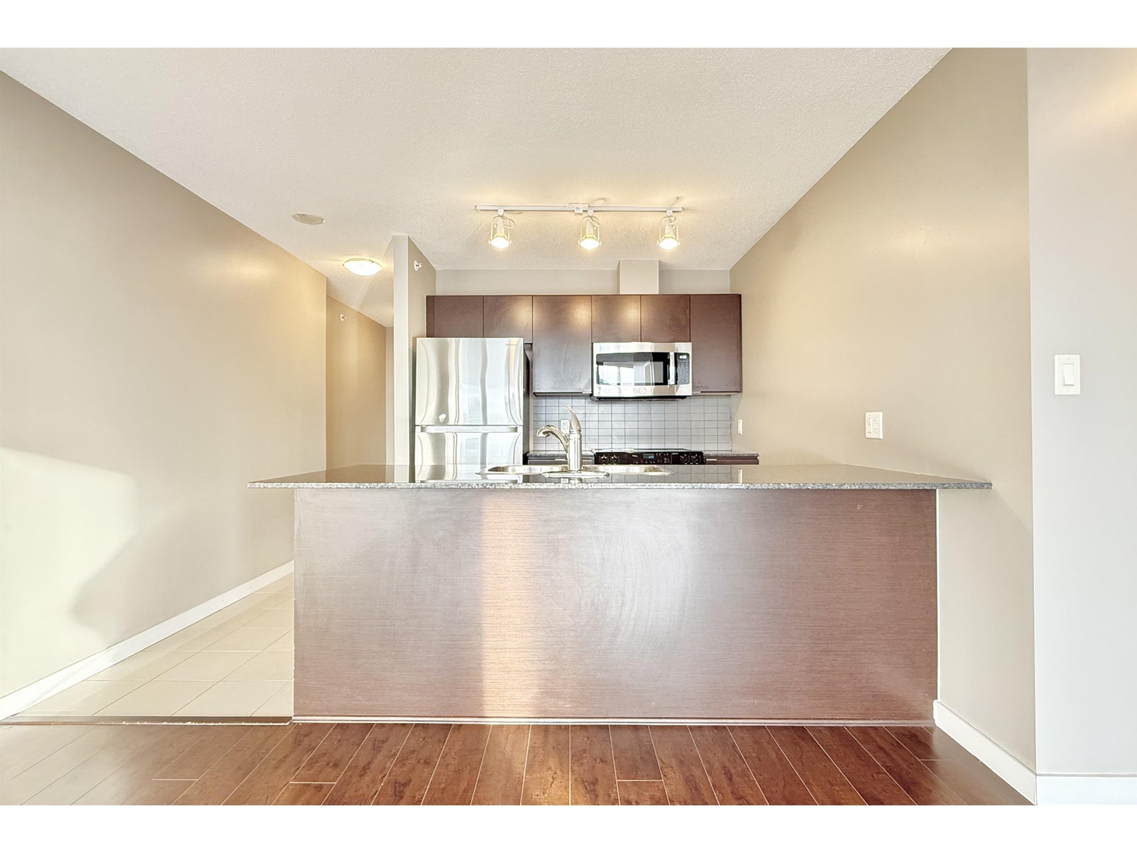 Photo 14 of 2202 13618 100 Avenue, Surrey BC