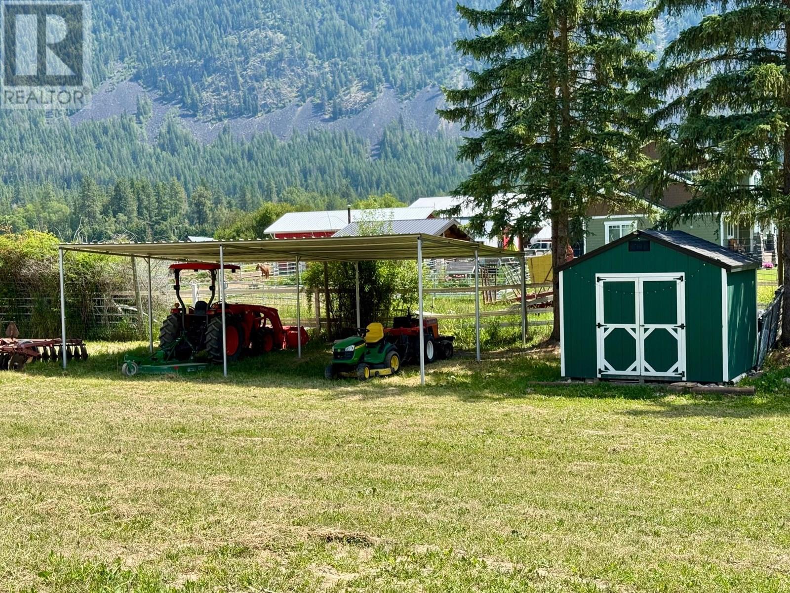 Photo 5 of 4310 44 Street, Creston BC