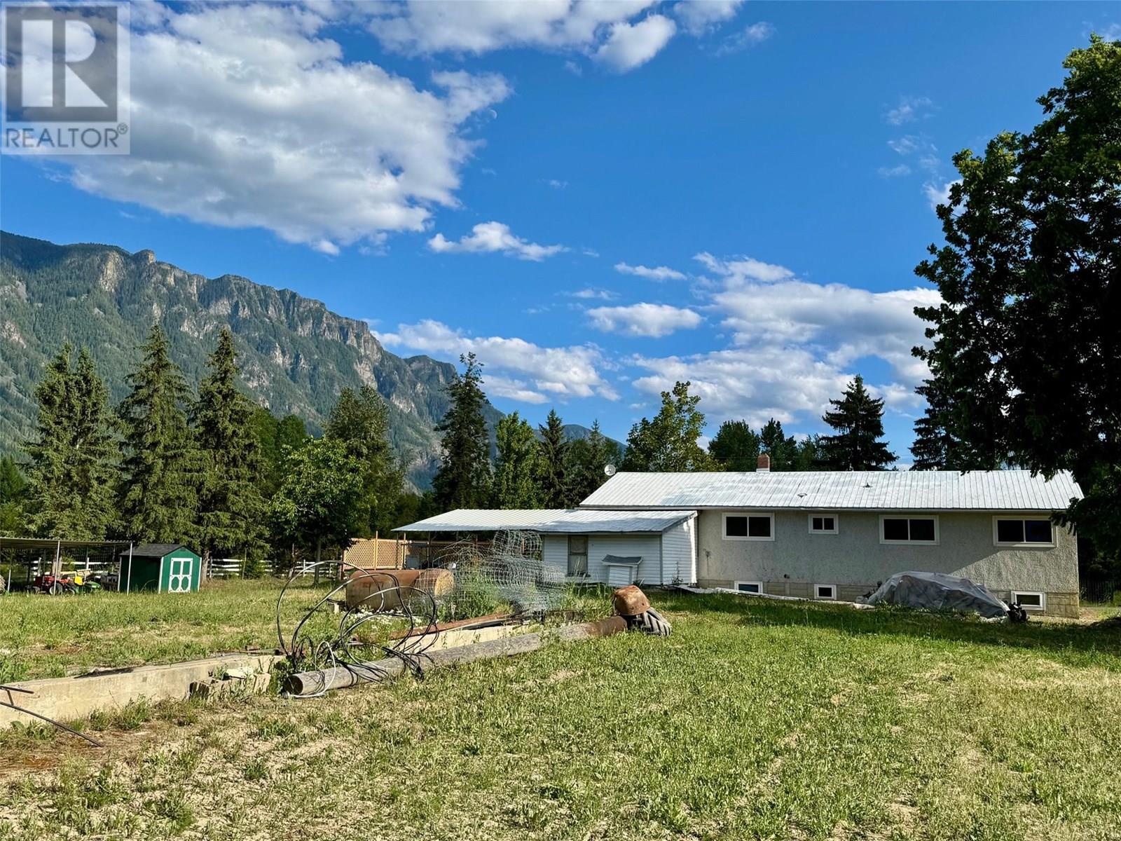 Photo 8 of 4310 44 Street, Creston BC