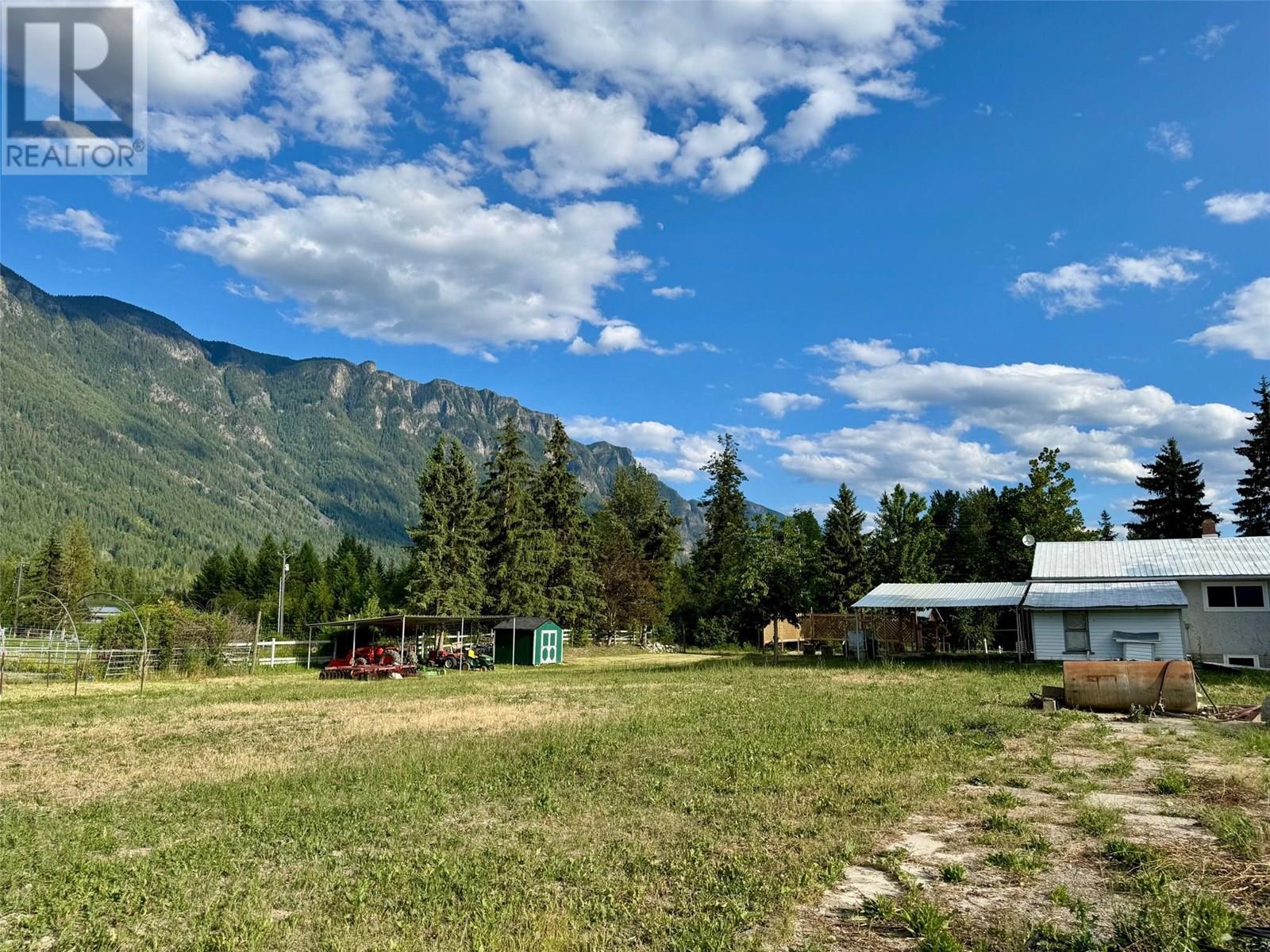Photo 9 of 4310 44 Street, Creston BC
