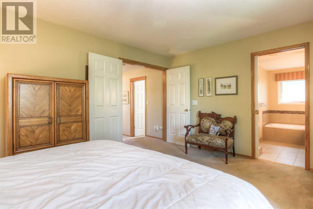 Single Family House for Sale in  Sierra Morena Court SW Signal Hill Calgary 