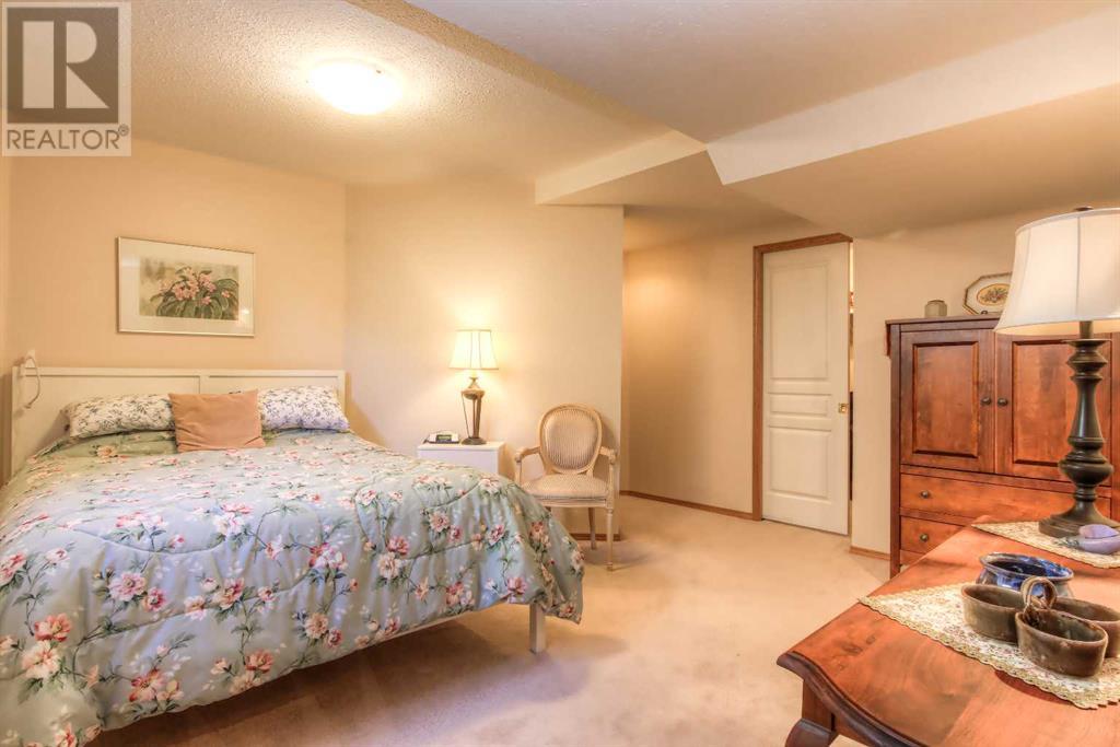 Single Family House for Sale in  Sierra Morena Court SW Signal Hill Calgary 