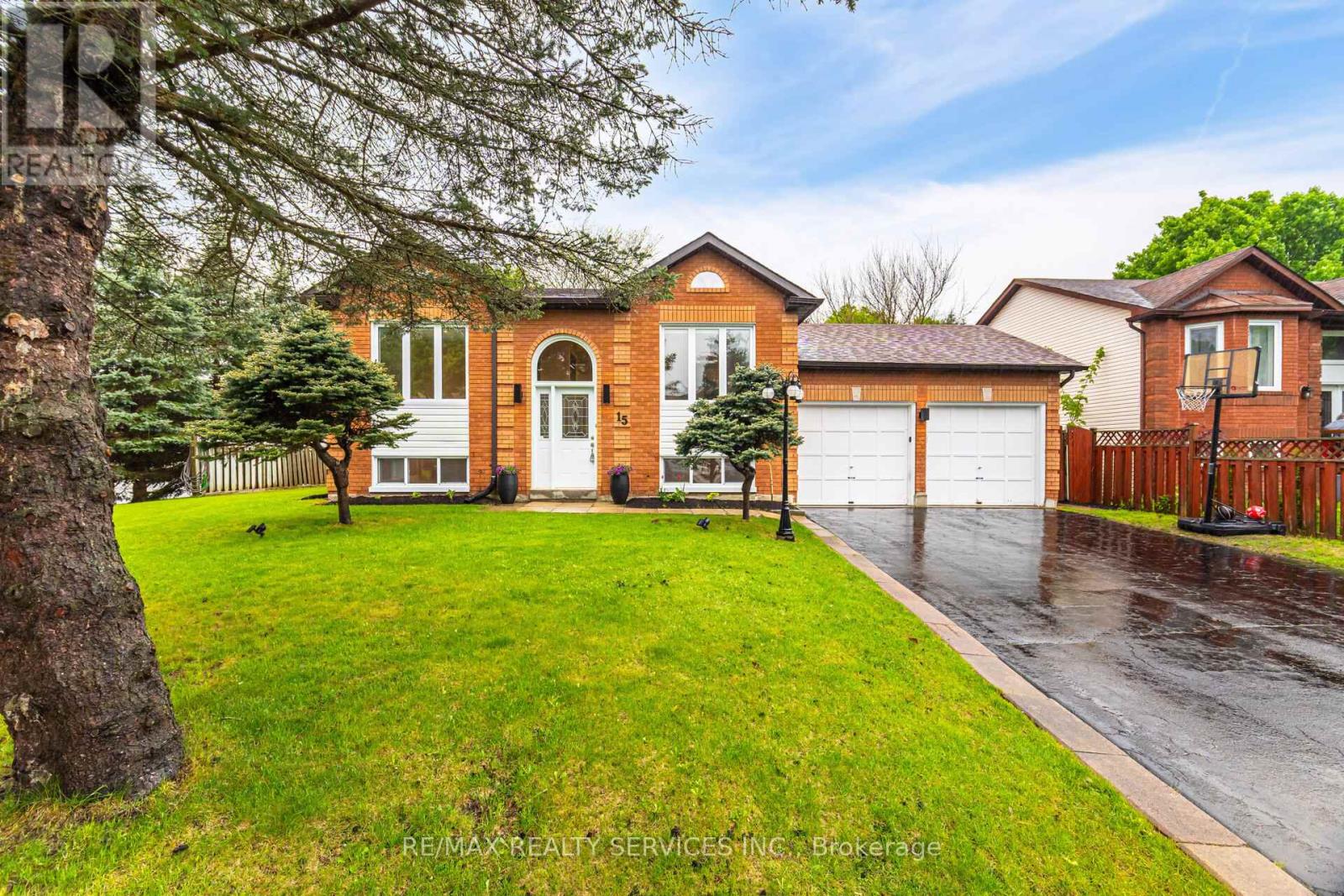 Photo 19 of 15 Berkar Street, Essa ON