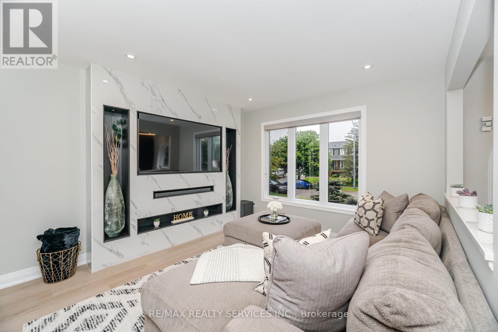 Photo 27 of 15 Berkar Street, Essa ON