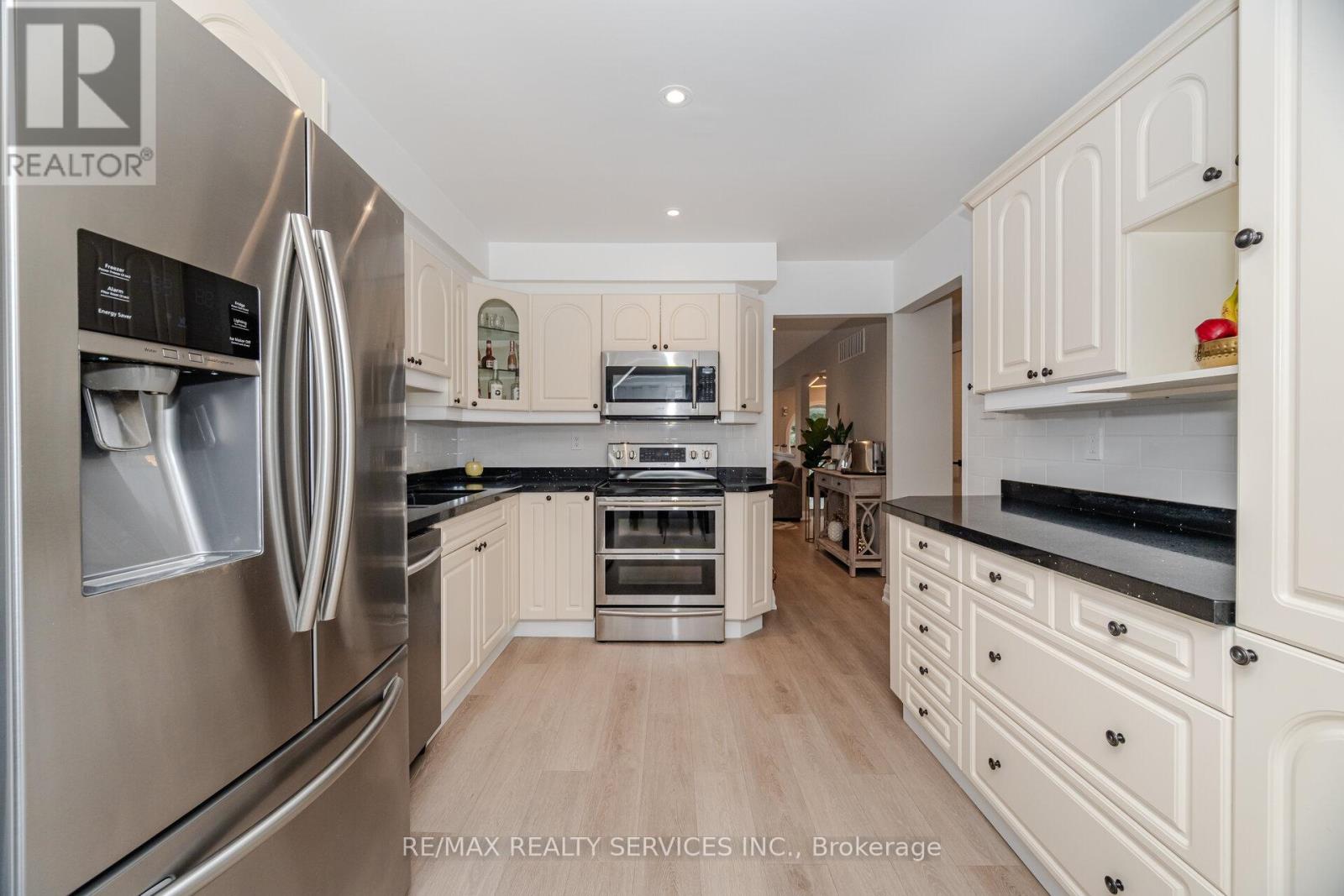 Photo 2 of 15 Berkar Street, Essa ON