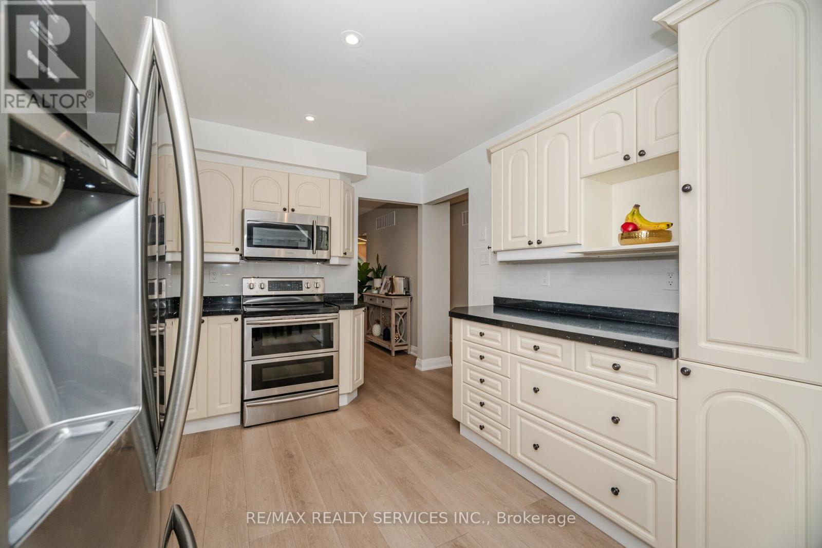 Photo 47 of 15 Berkar Street, Essa ON