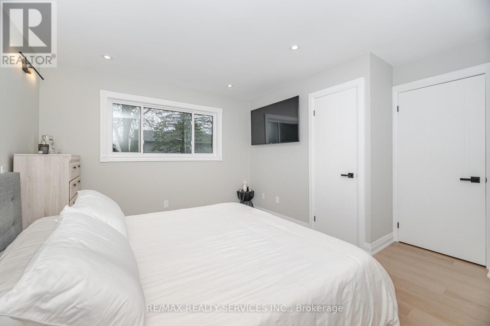 Photo 40 of 15 Berkar Street, Essa ON