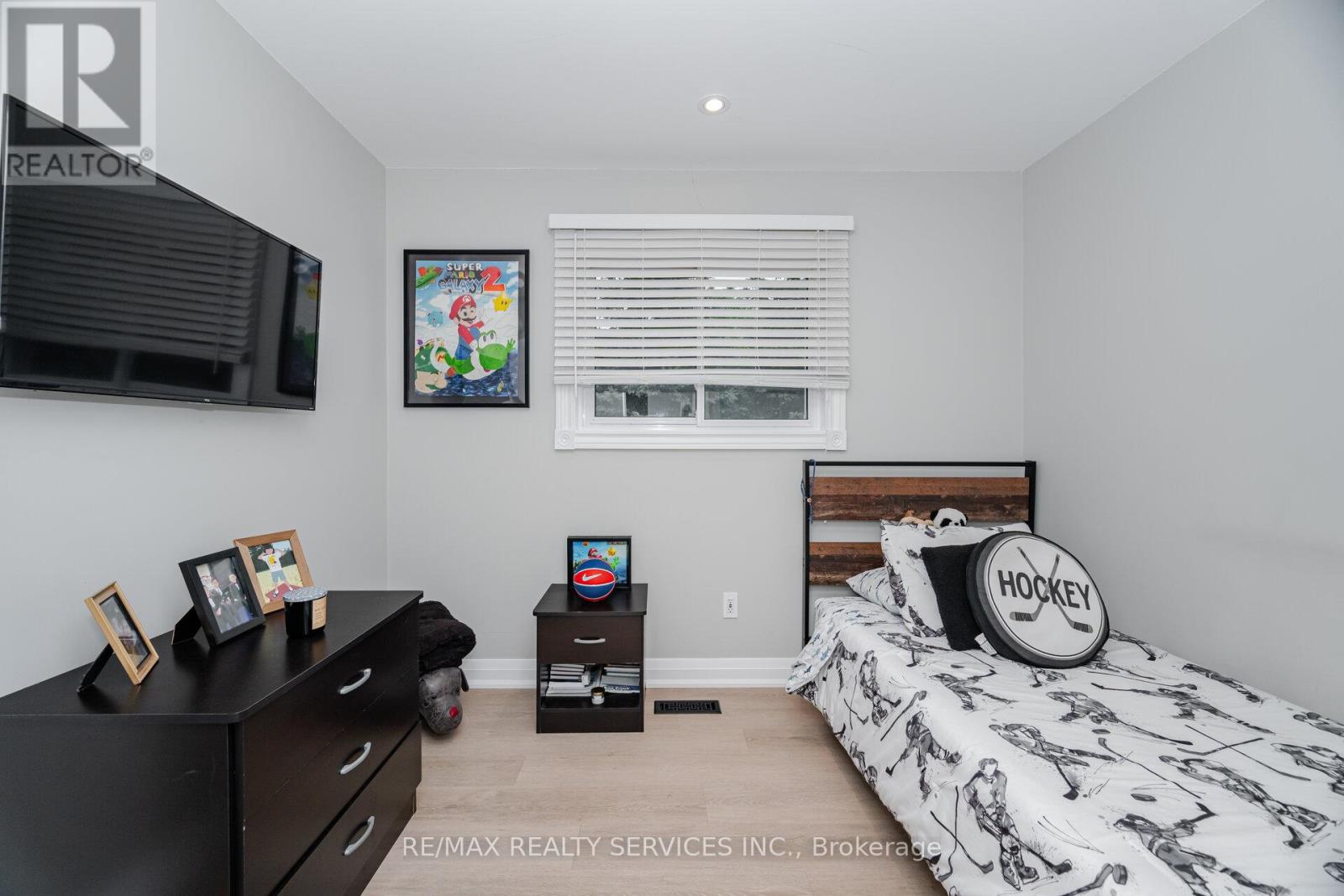 Photo 10 of 15 Berkar Street, Essa ON